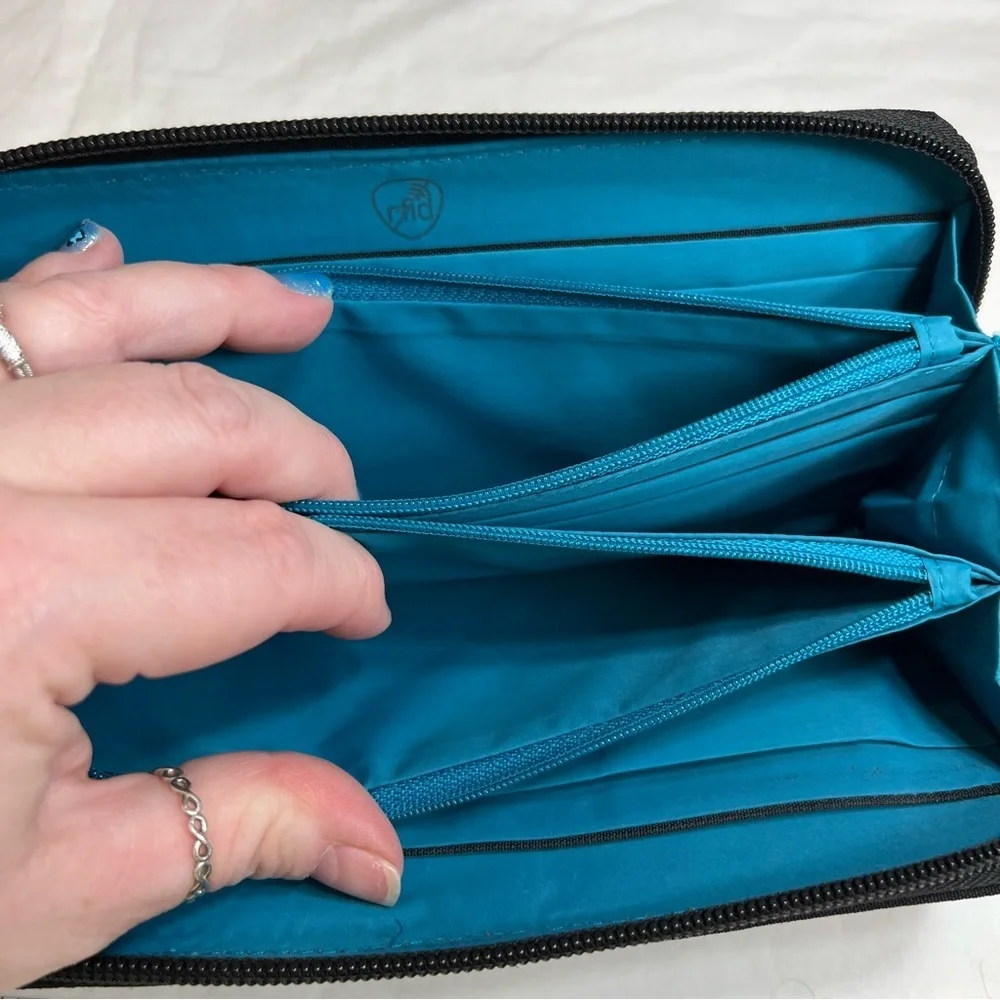 Travelon RFID black full size zip around wallet wristlet